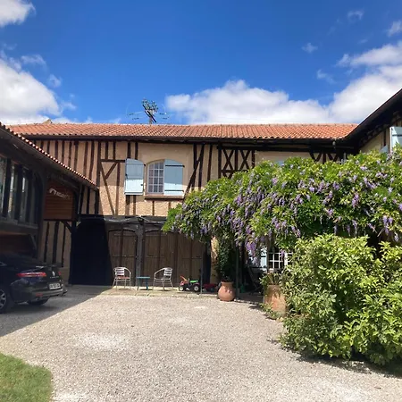 A Colombages Independant Avec Piscine Partagee Avec Le Proprietaire *