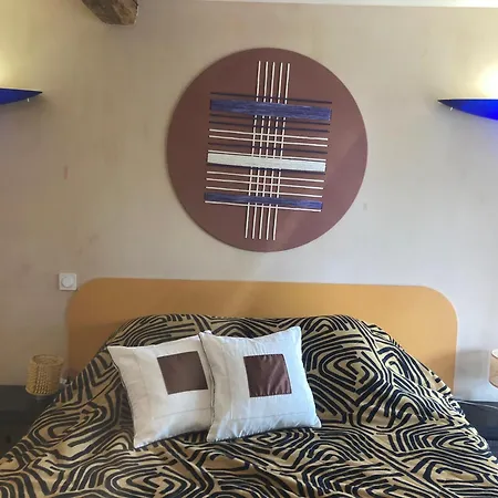 A Colombages Independant Avec Piscine Partagee Avec Le Proprietaire *